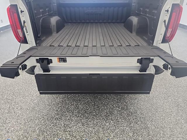 Photo of 2024 Summit White GMC Sierra 1500