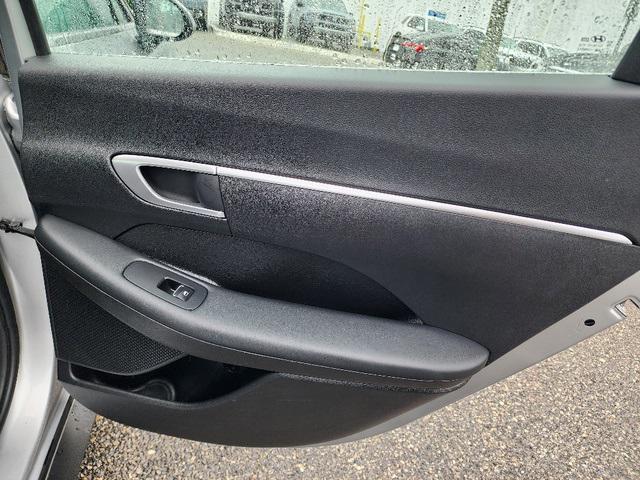 Photo of 2022 Shimmering Silver Pearl Hyundai SONATA