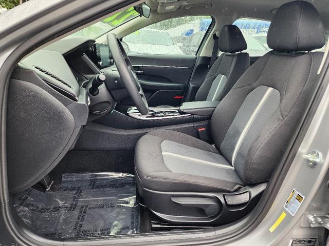 Photo of 2022 Shimmering Silver Pearl Hyundai SONATA