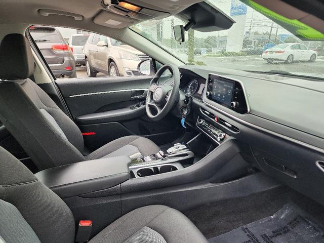Photo of 2022 Shimmering Silver Pearl Hyundai SONATA