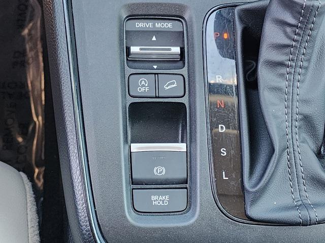 Photo of 2024 Platinum White Pearl Honda CR-V