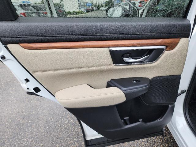 Photo of 2022 Platinum White Pearl Honda CR-V