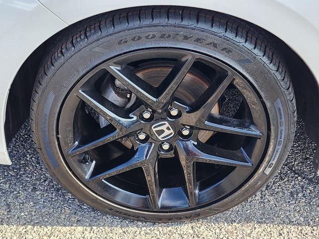 Photo of 2023 Platinum White Pearl Honda Civic