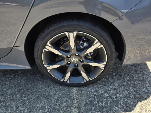 Photo of 2025 Urban Gray Pearl Honda Civic Hybrid