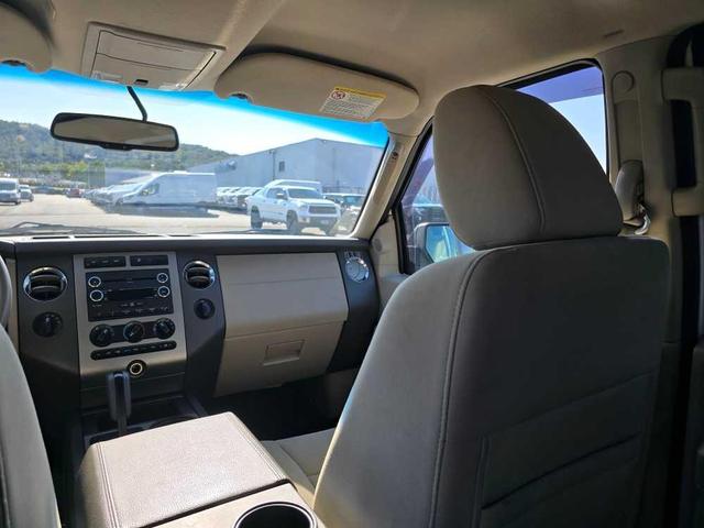 Photo of 2013 Oxford White Ford Expedition