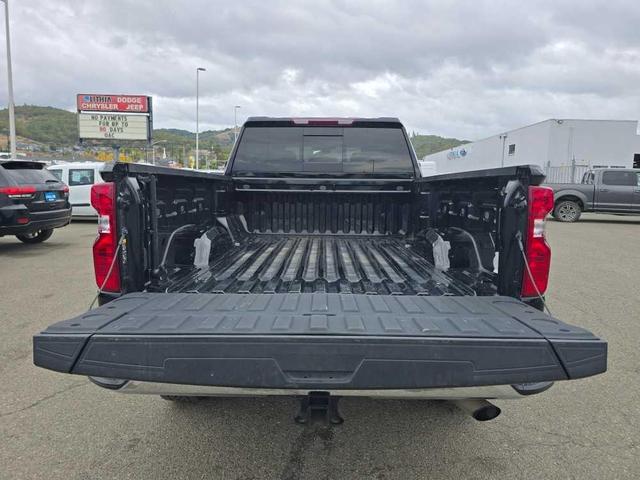 Photo of 2022 Black Chevrolet Silverado 2500