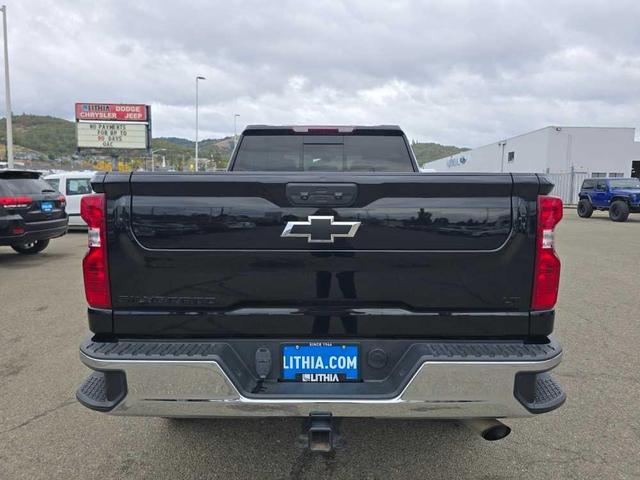 Photo of 2022 Black Chevrolet Silverado 2500