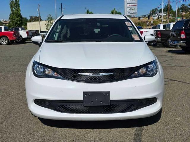 Photo of 2023 Bright White Clearcoat Chrysler Voyager