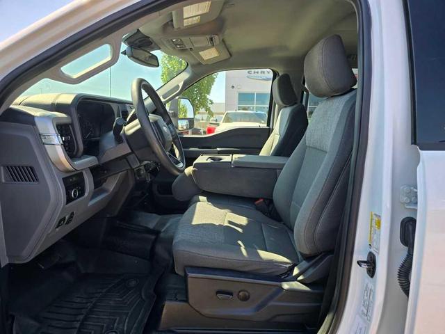 Photo of 2023 Oxford White Ford F-350