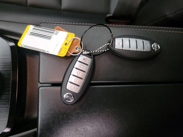 Photo of 2021 White Nissan Rogue
