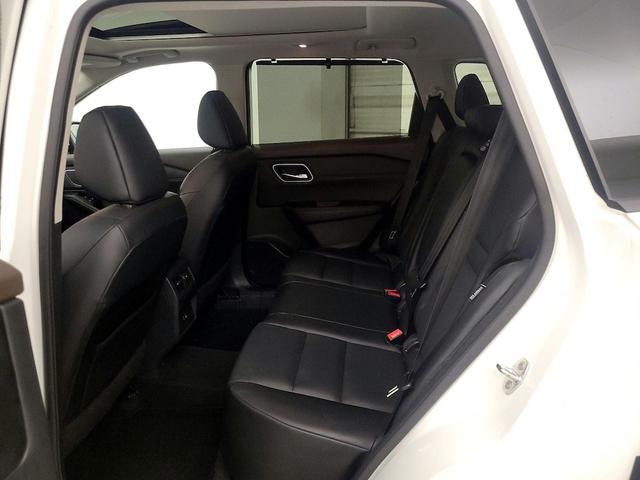 Photo of 2021 White Nissan Rogue