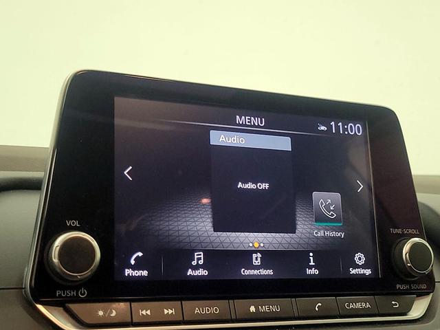 Photo of 2021 White Nissan Rogue
