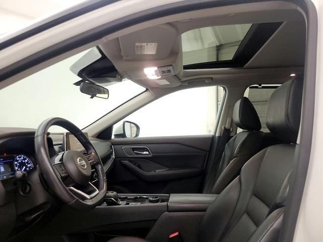 Photo of 2021 White Nissan Rogue