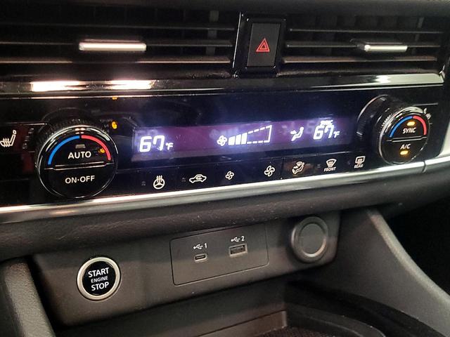 Photo of 2021 White Nissan Rogue