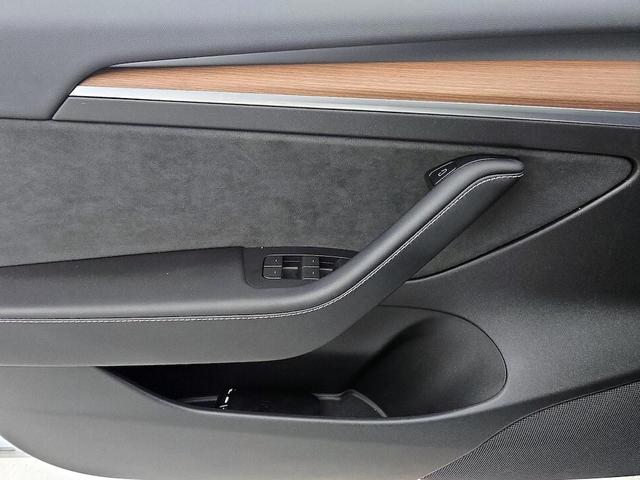 Photo of 2023 White Tesla Model 3