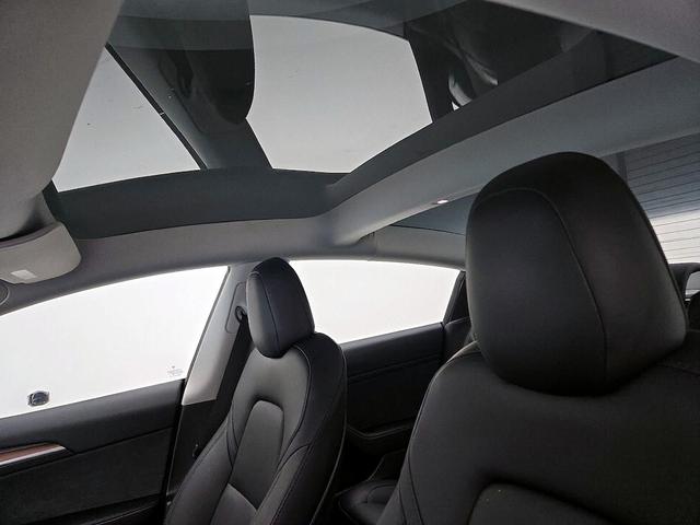 Photo of 2023 White Tesla Model 3
