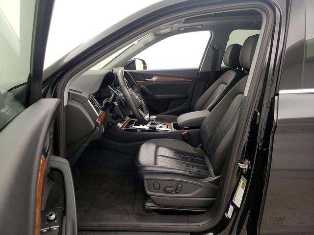 Photo of 2023 Gray Audi Q5