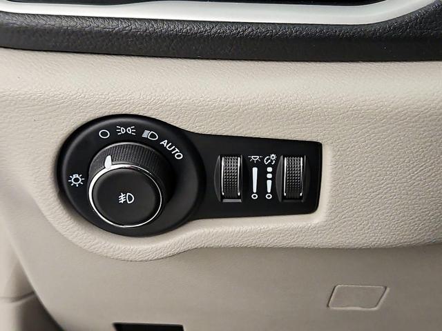 Photo of 2022 Gray Chrysler Pacifica Hybrid