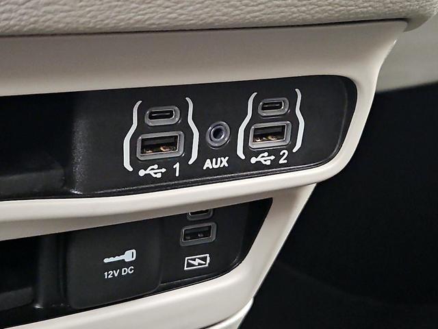 Photo of 2022 Gray Chrysler Pacifica Hybrid