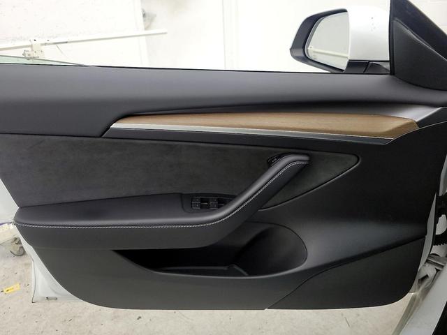 Photo of 2023 White Tesla Model 3