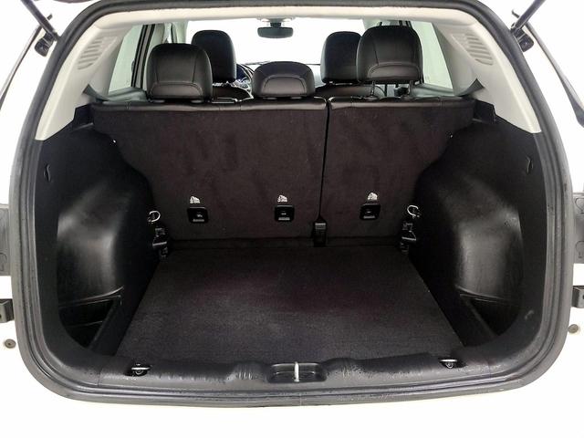 Photo of 2018 White Jeep Compass