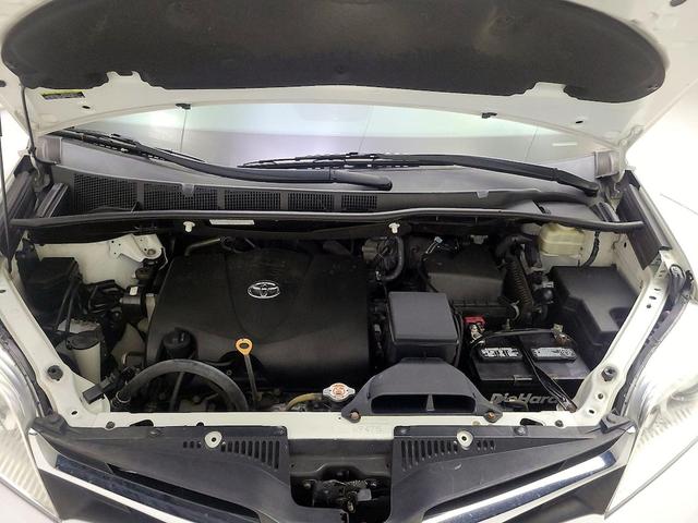 Photo of 2019 White Toyota Sienna