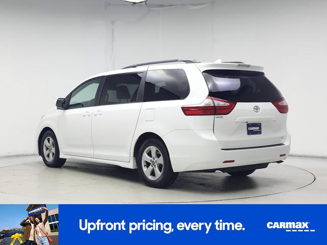Photo of 2019 White Toyota Sienna
