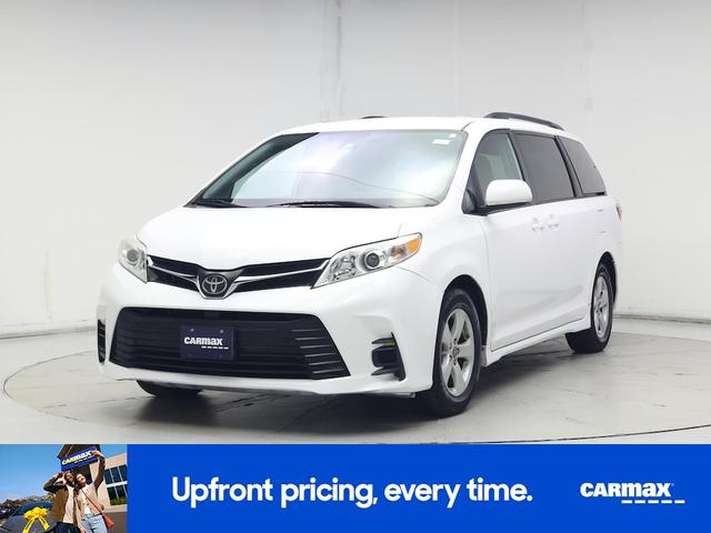 Photo of 2019 White Toyota Sienna