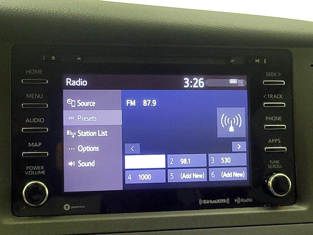 Photo of 2019 White Toyota Sienna
