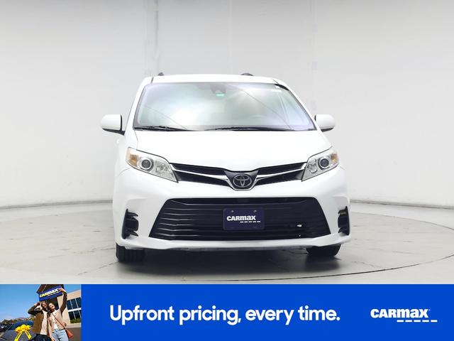 Photo of 2019 White Toyota Sienna