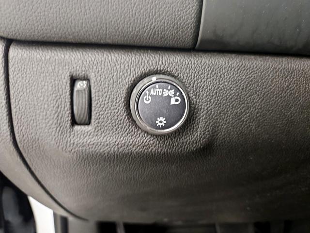 Photo of 2022 White Chevrolet Colorado