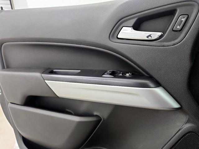 Photo of 2022 White Chevrolet Colorado