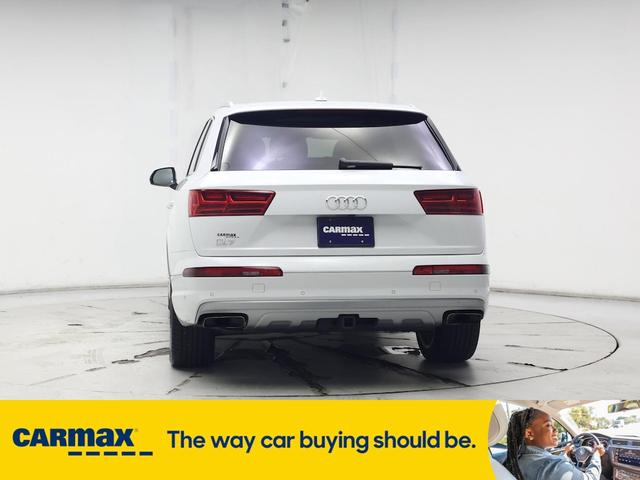 Photo of 2019 White Audi Q7