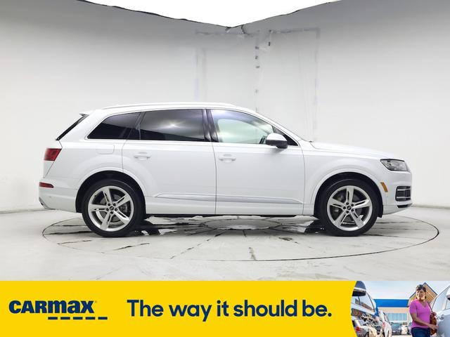 Photo of 2019 White Audi Q7