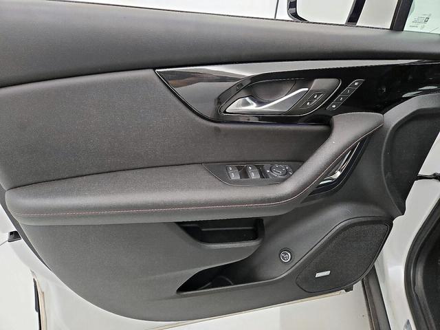 Photo of 2022 White Chevrolet Blazer