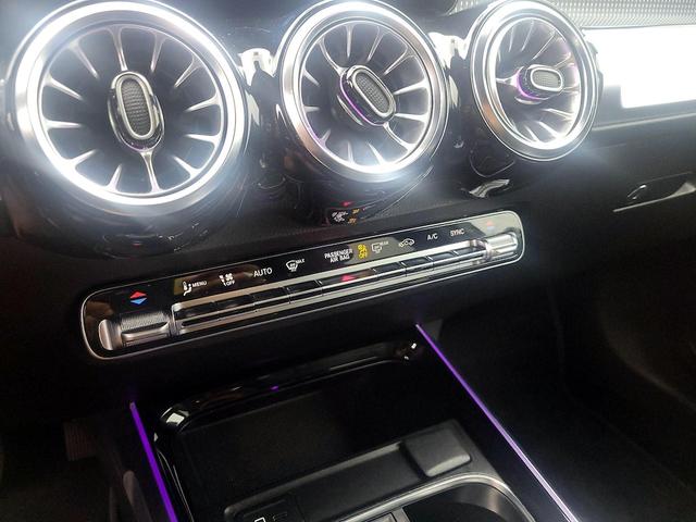 Photo of 2022 Black Mercedes-Benz GLB 250