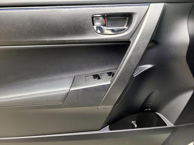 Photo of 2017 Silver Toyota Corolla