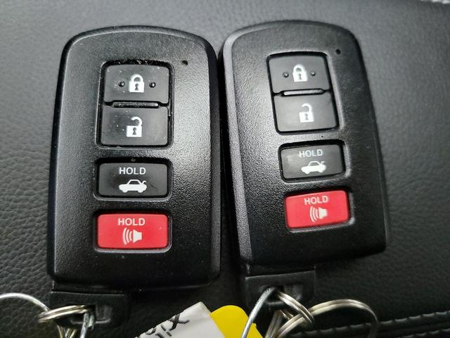 Photo of 2017 Silver Toyota Corolla
