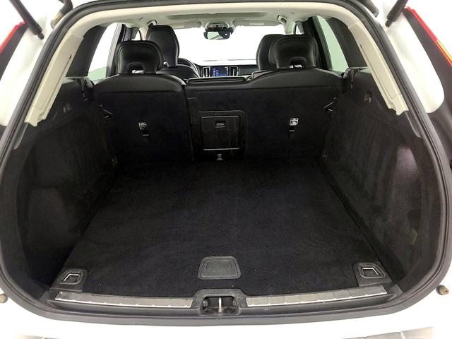 Photo of 2021 White Volvo XC60