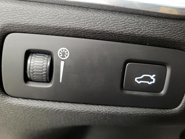 Photo of 2021 White Volvo XC60