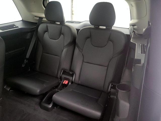 Photo of 2022 White Volvo XC90