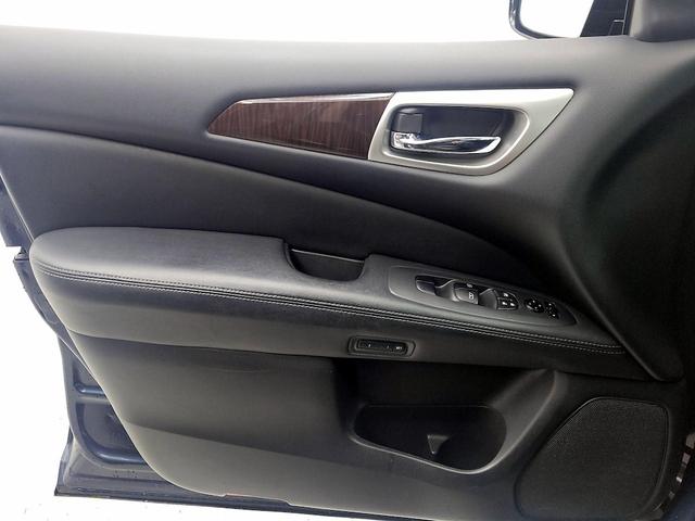 Photo of 2013 Blue Nissan Pathfinder