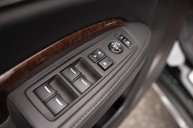 Photo of 2020 Majestic Black Pearl Acura MDX