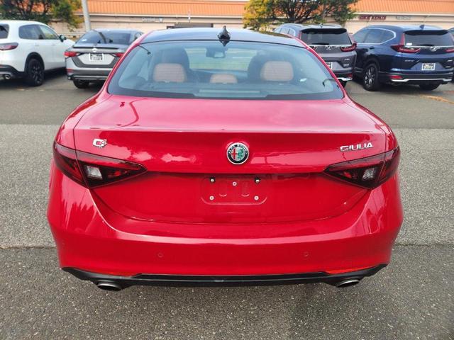 Photo of 2017 Rosso Alfa Alfa Romeo Giulia