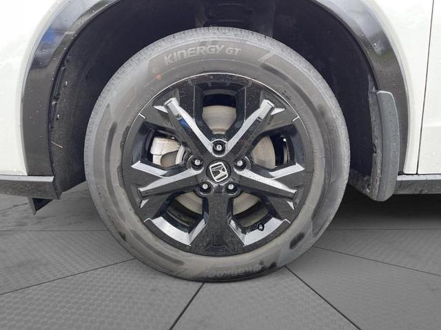 Photo of 2023 Platinum White Pearl Honda HR-V