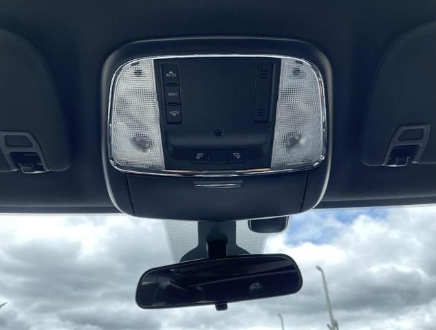 Photo of 2020 Granite Crystal Clearcoat Metallic Jeep Grand Cherokee