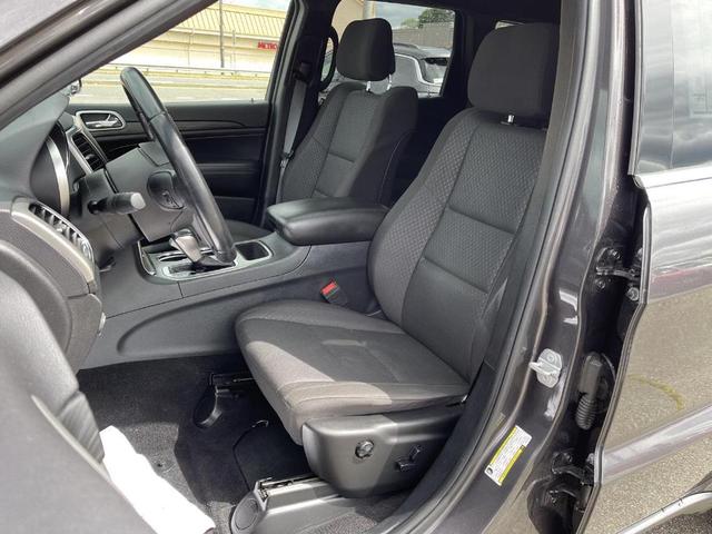 Photo of 2020 Granite Crystal Clearcoat Metallic Jeep Grand Cherokee
