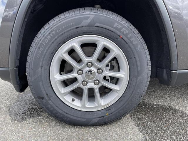 Photo of 2020 Granite Crystal Clearcoat Metallic Jeep Grand Cherokee