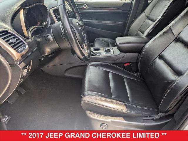 Photo of 2017 Bright White Clearcoat Jeep Grand Cherokee