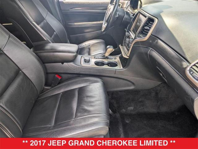 Photo of 2017 Bright White Clearcoat Jeep Grand Cherokee